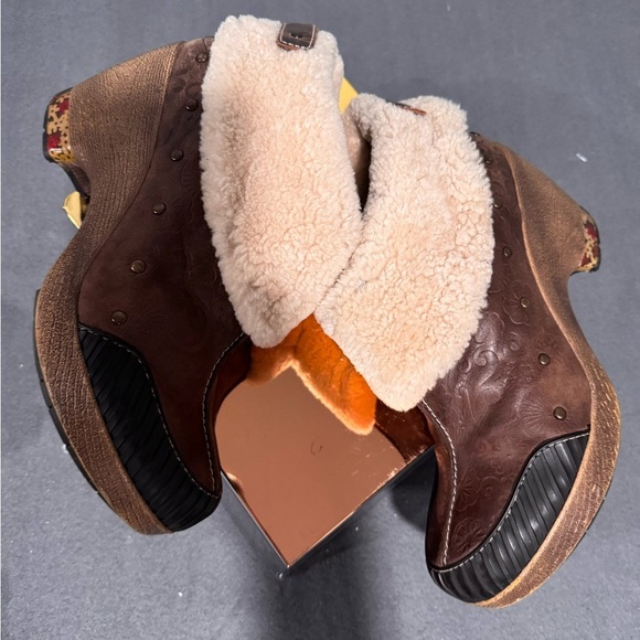 Jambu Tan Shearling Lined Mules - Picture 7 of 11